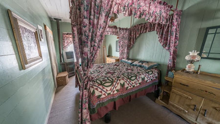 Belshaw House Master Bedroom (Bishop Real Estate Photo 2018)