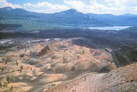 Painted Dunes, Fantastic Lave Beds, Snag Lake and trail from Cinder Cone