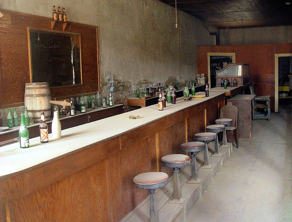 Restaurant in DeChambeau Hotel Restaurant in DeChambeau Hotel