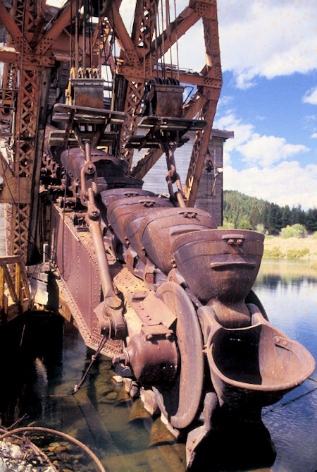 72 - 1 ton, 9 cubic feet ore buckets