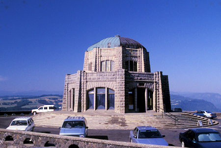 Vista House Museum and viewpoint, Columbia River, Oregon