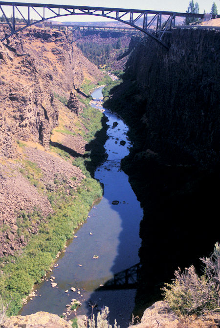 Crooked River at US 97 south of Madras, north of Bend, Oregon